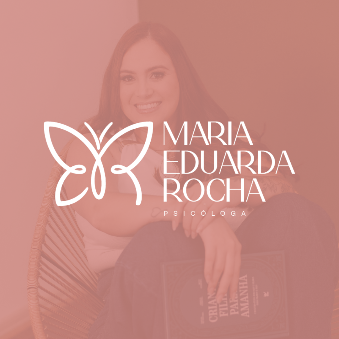 Conjunto de quatro exemplos de logos em aplicações de marcas